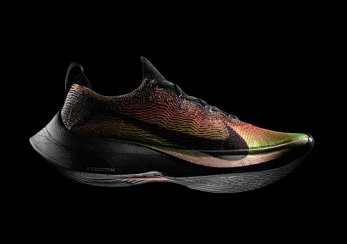 Maggiori informazioni su "Nike stampa 3D la tomaia di un nuovo modello di sneakers con tecnologia Flyprint"