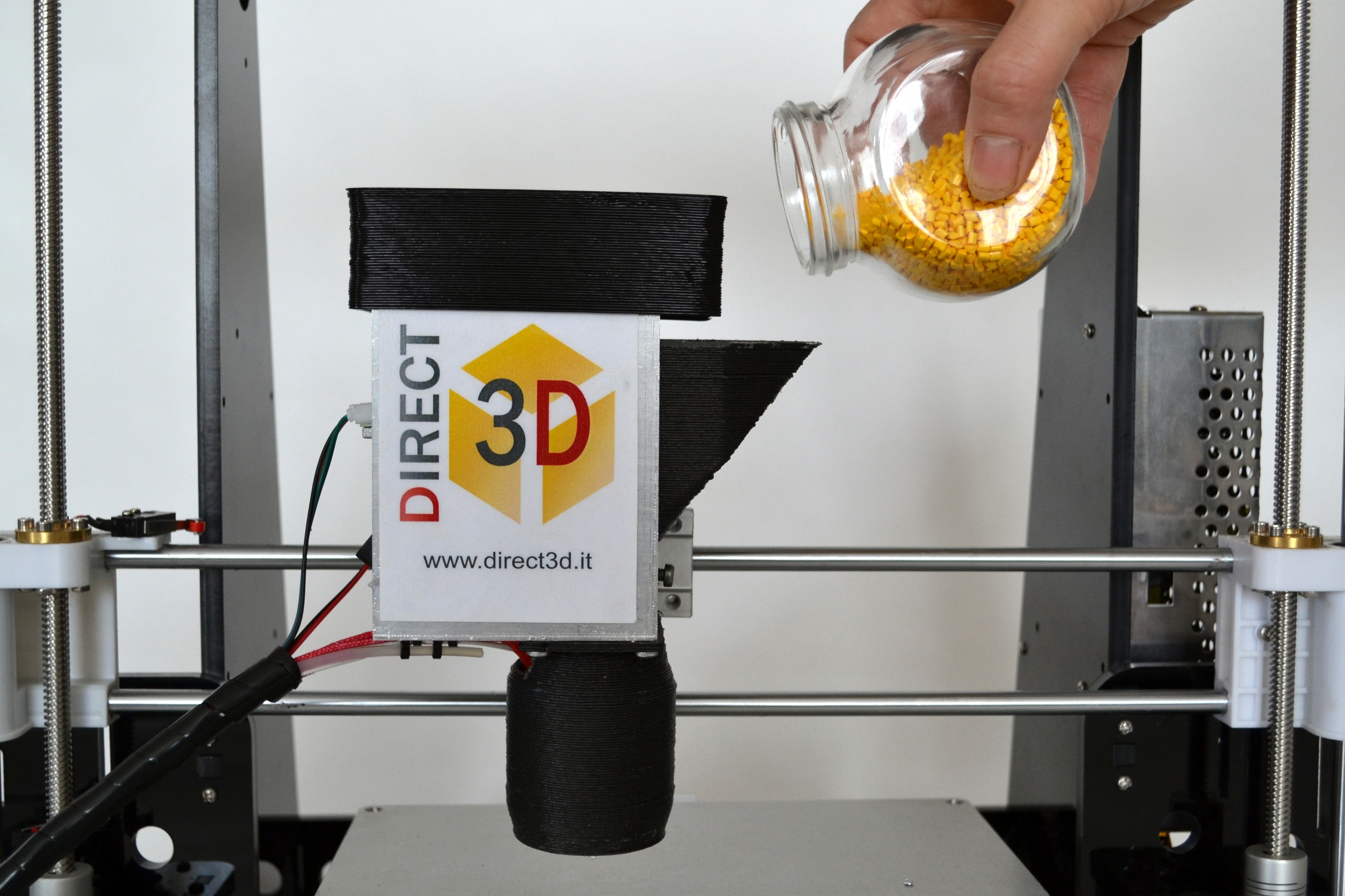 Maggiori informazioni su "DIRECT 3D Pellet Extruder, estrusore di pellet per stampanti 3D open source"