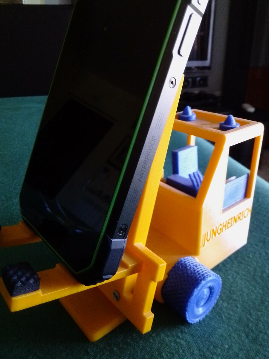 Carrello elevatore per tablet e smartphone