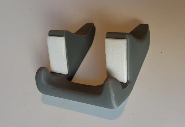 1233642328_phoneholder.thumb.jpg.cec6ce4a42e629263fc623a36d4916cf.jpg