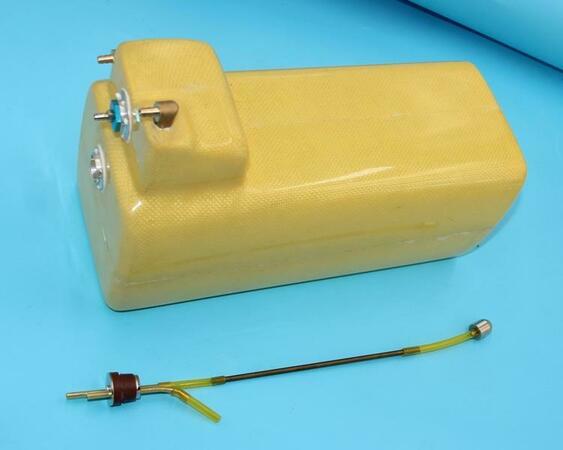 2 in 1 fuel tank 4600cc (157 oz) + UAT 240cc(8.2 oz)实物图.jpg